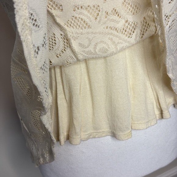 Papaya Elegant Cream Lace Sleeveless Keyhole Back Top. Medium. EUC - Picture 3 of 14